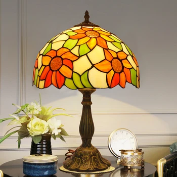 Tiffany stiliaus tamsintas stiklas, lentelės lempos 12 colių Pavėsyje, Saulėgrąžų, Rožių dizaino stalo lempa